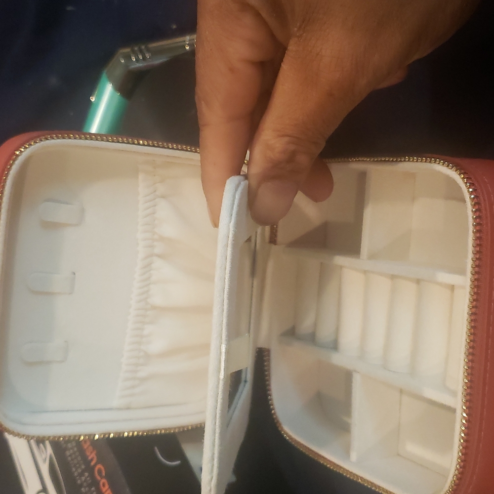 Travel Accessory Box - Picture 2 of 6